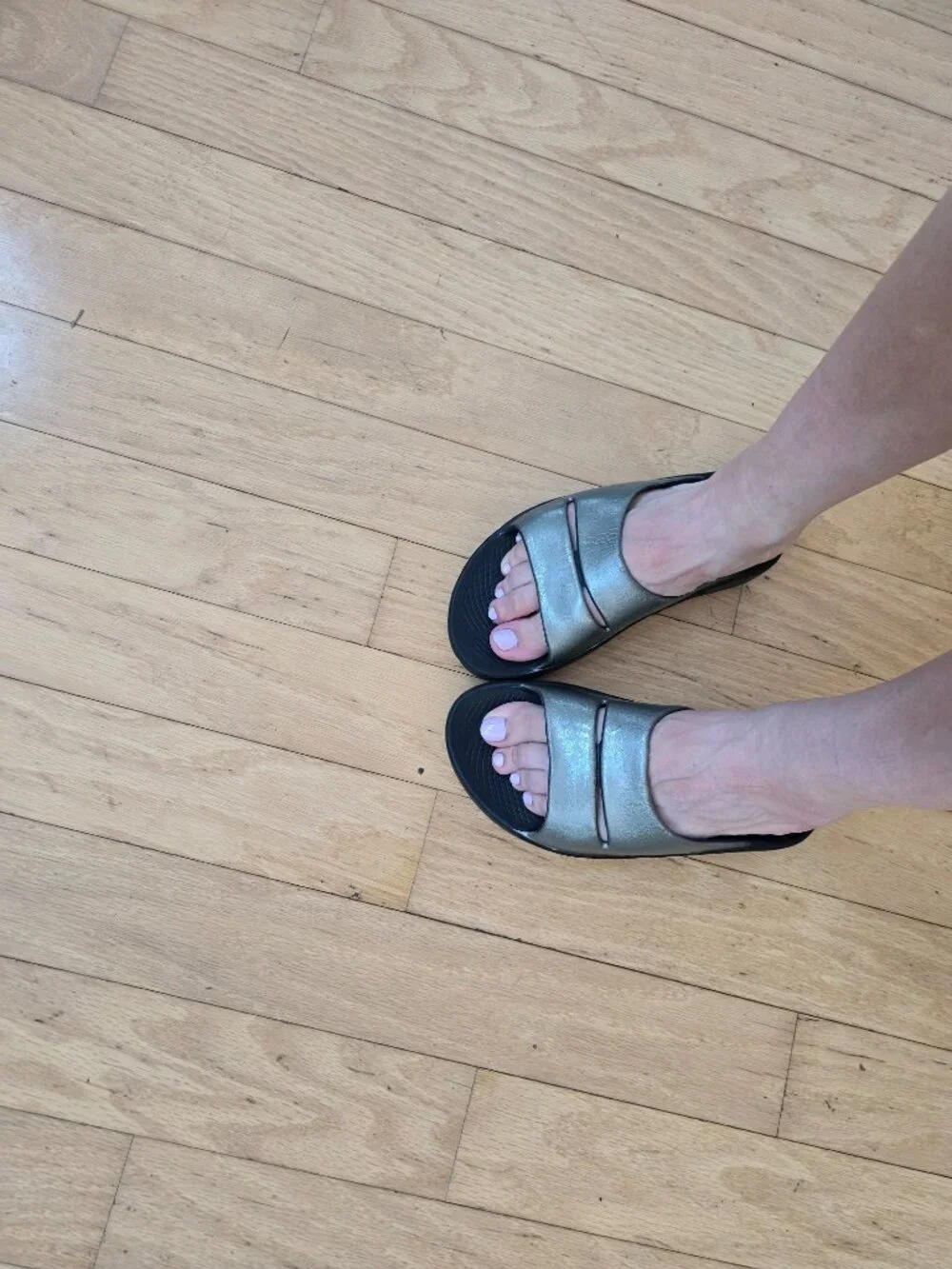 OOFOS | OOahh Luxe Metallic Pewter Slate Gray Sporty Slide Sandals | WMS 6